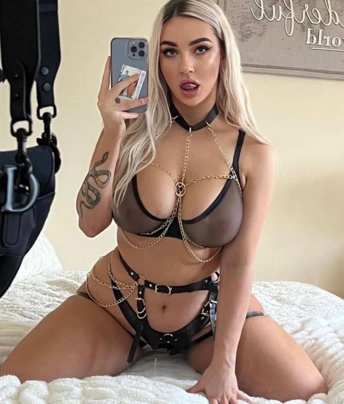 Taksim Escort Bayan Esra İle Sıradışı Anlar