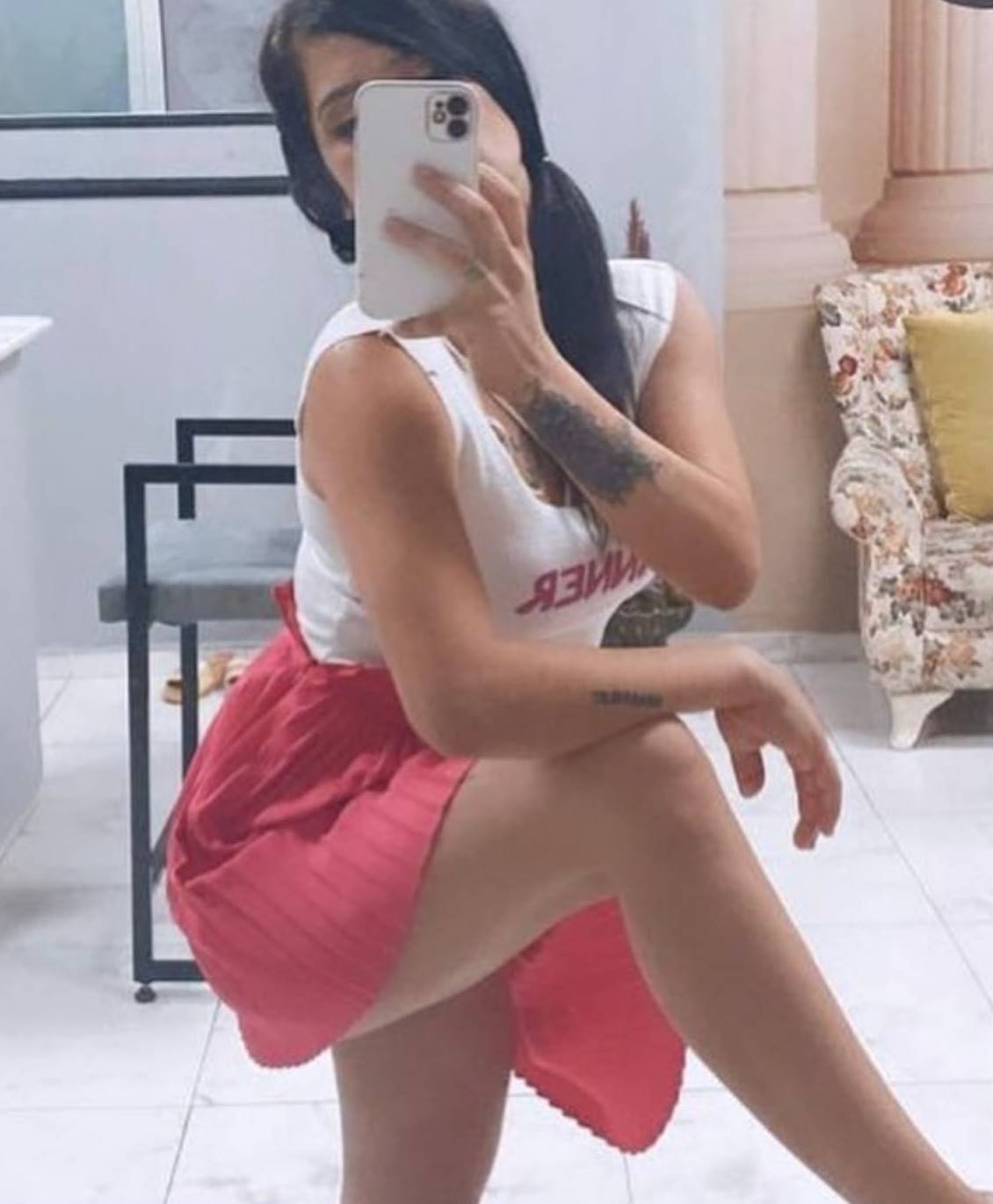 Taksim Escort Emel İle Geceye Hareket Katın